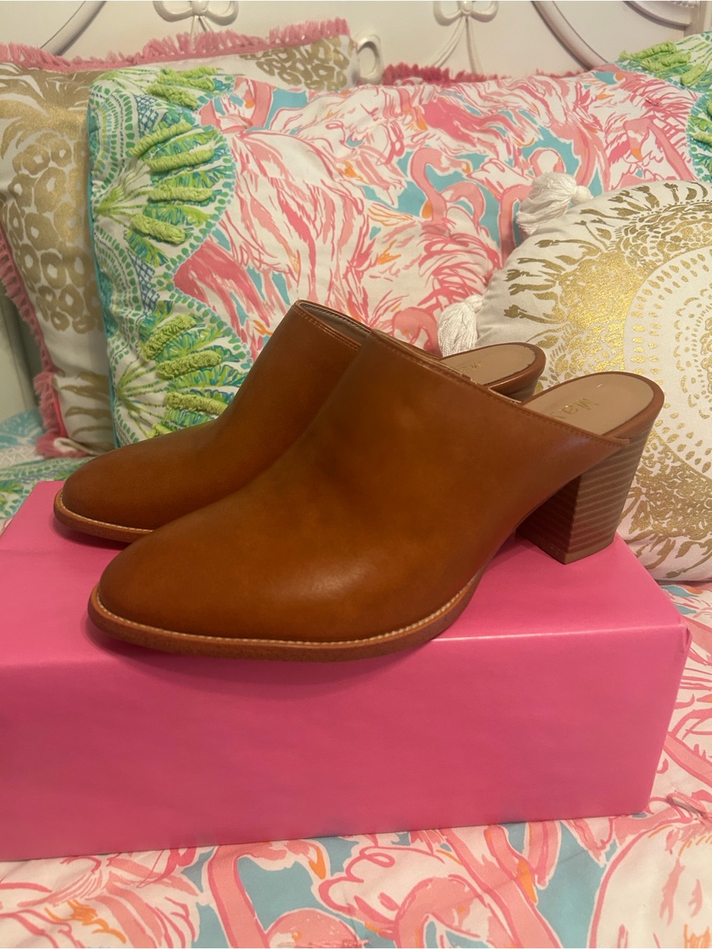 Maypie women’s chunky heels mules, Size 8.   NWOT